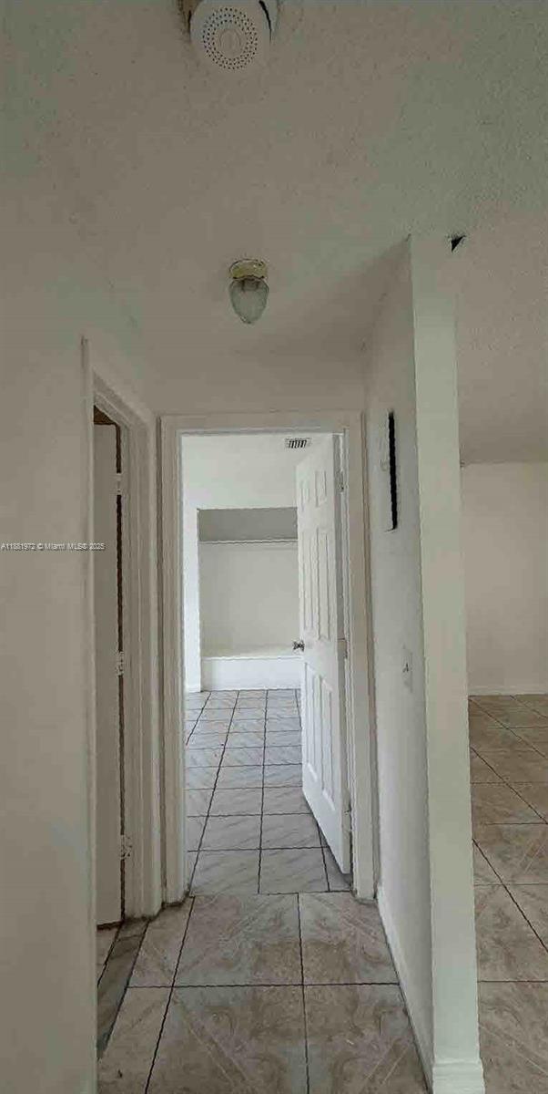 BROADVIEW COUNTRY CLUB - Residential Lease