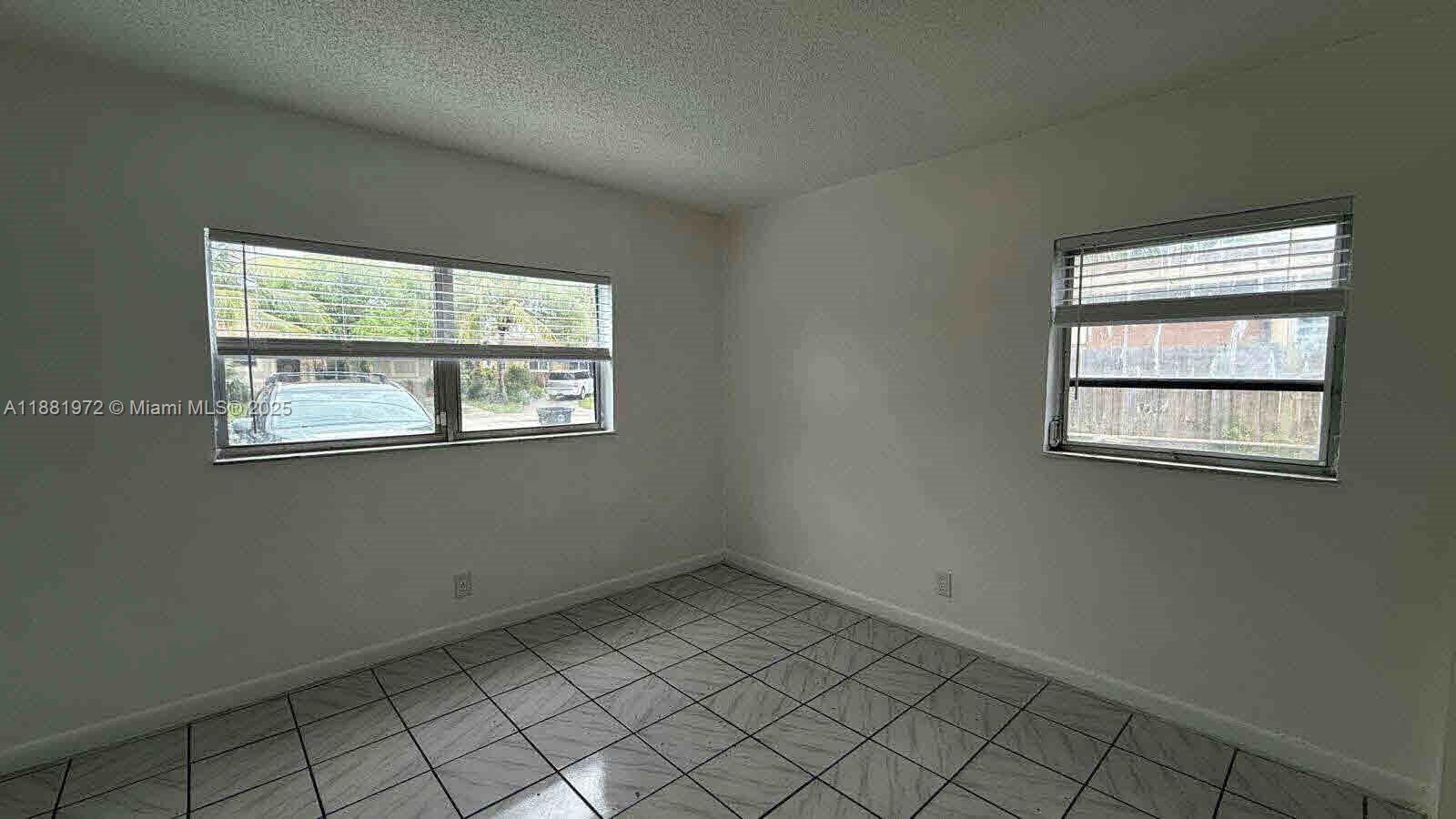 BROADVIEW COUNTRY CLUB - Residential Lease