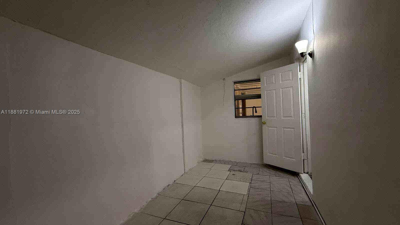 BROADVIEW COUNTRY CLUB - Residential Lease