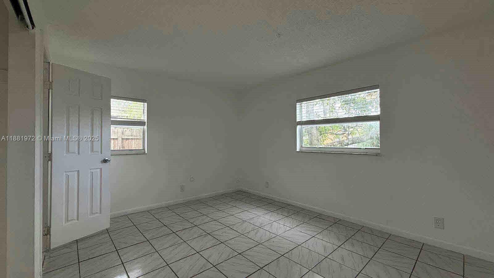 BROADVIEW COUNTRY CLUB - Residential Lease