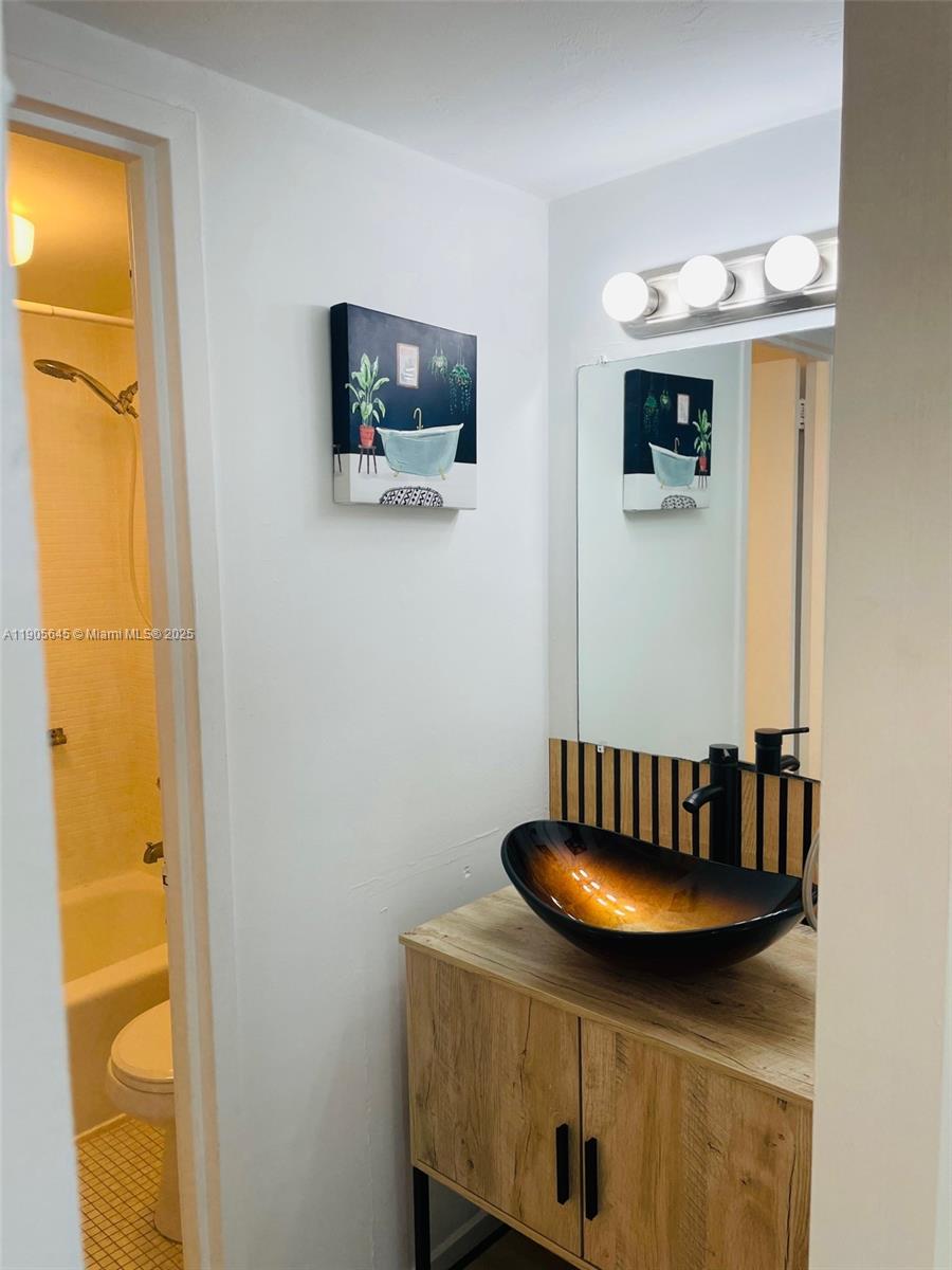 TRITON TOWER CONDO - Residential