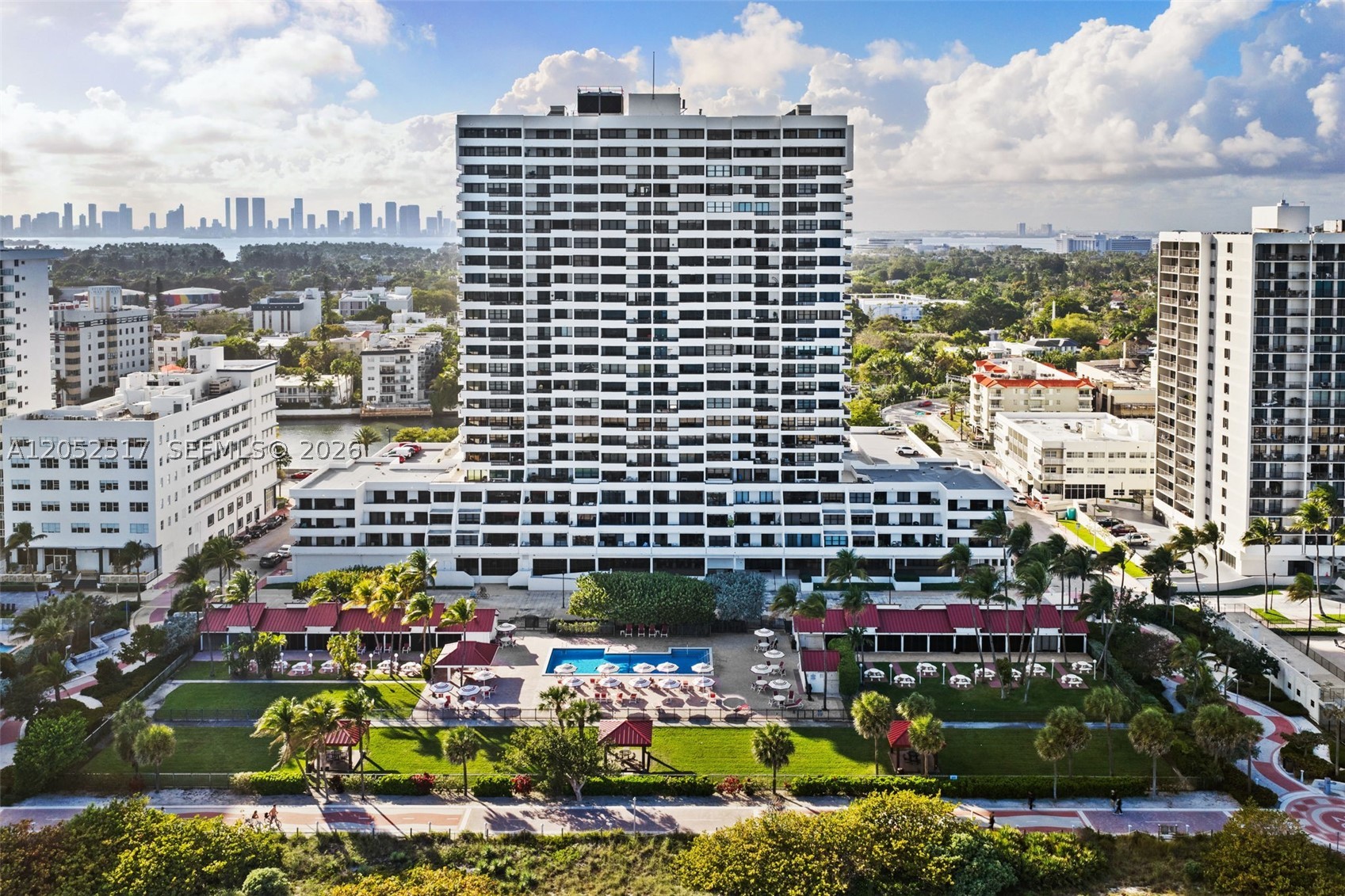 2555 Collins Ave 1002