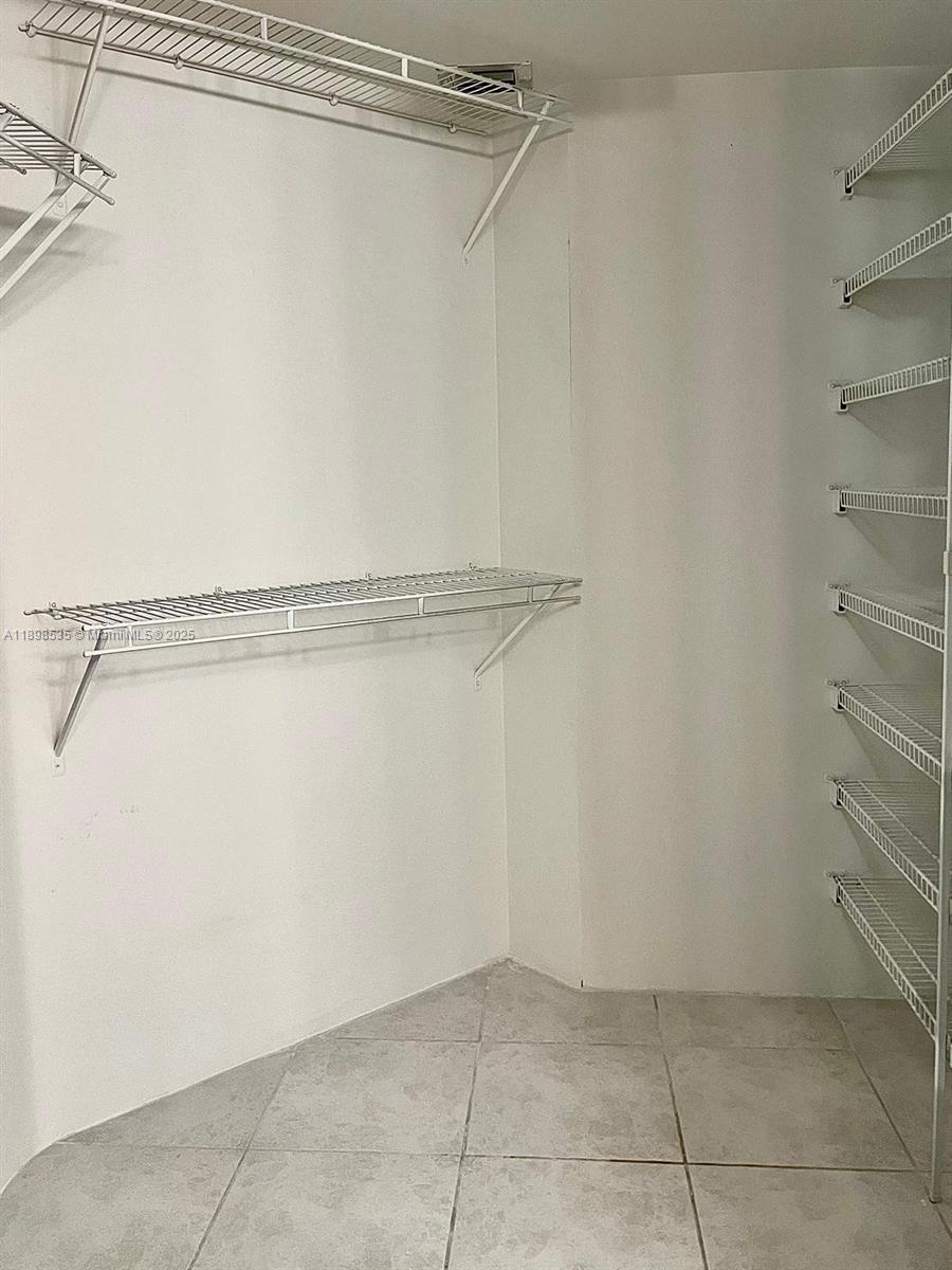 MYSTIC POINTE TOWER 500 C - Residential