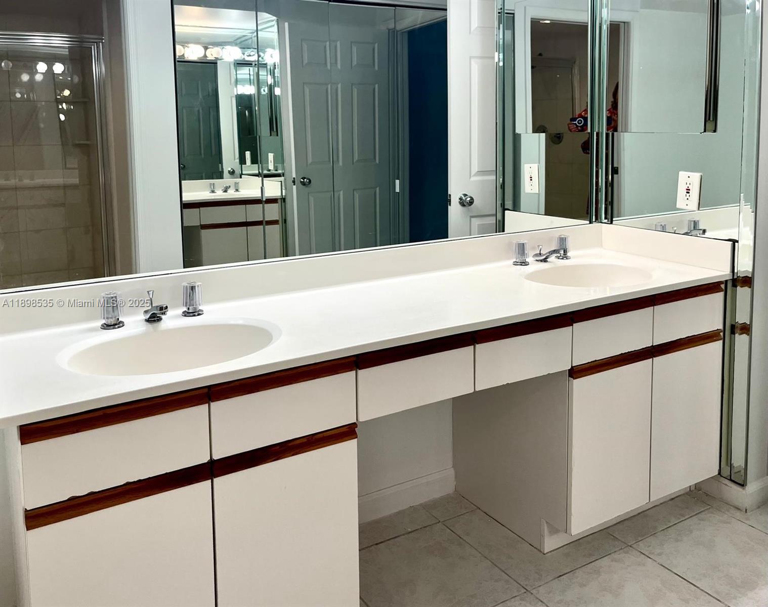 MYSTIC POINTE TOWER 500 C - Residential