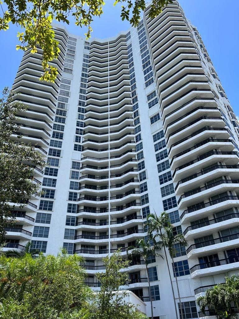 MYSTIC POINTE TOWER 500 C - Residential