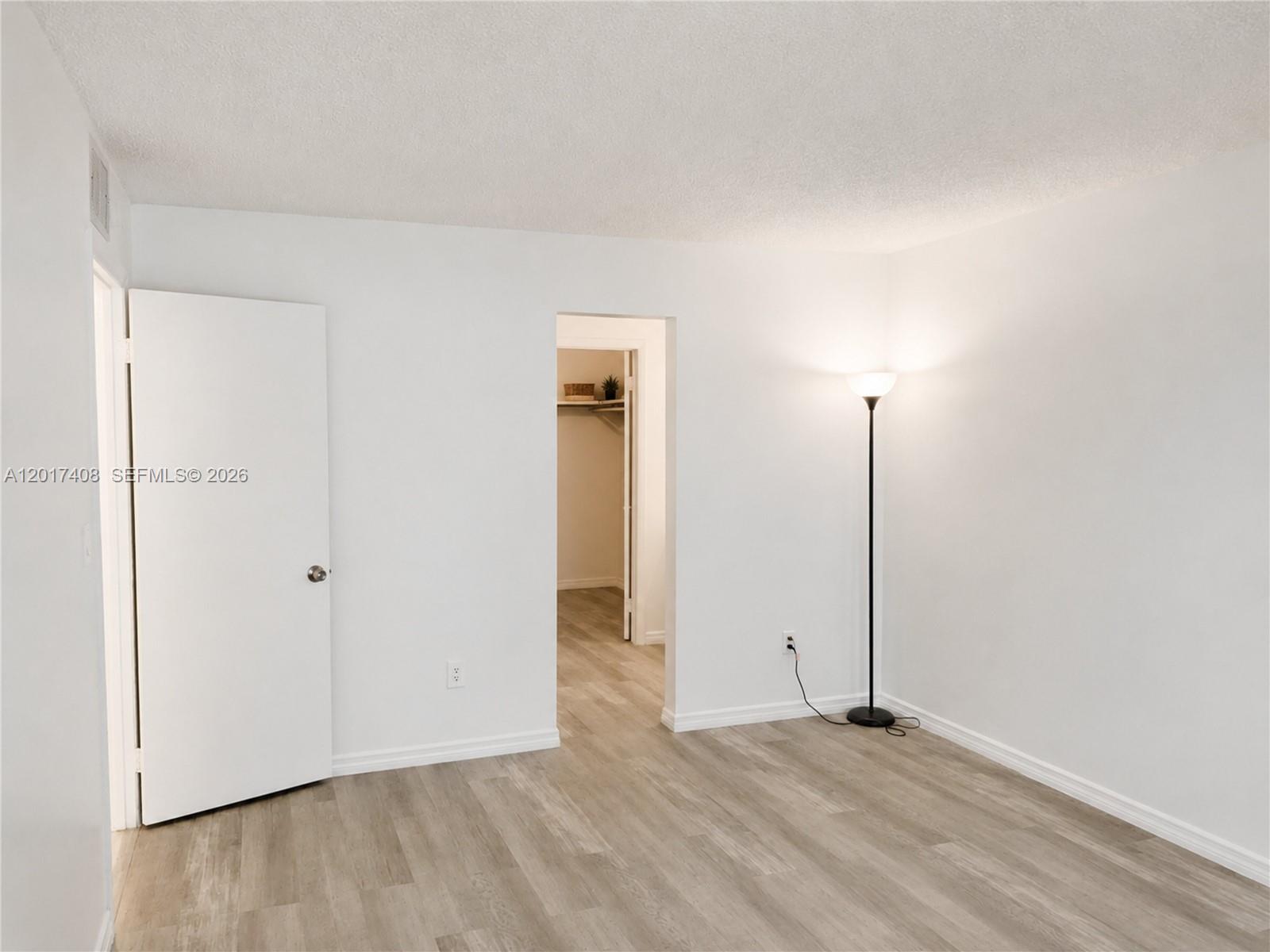 NARANJA LAKES CONDO NO 5 - Residential