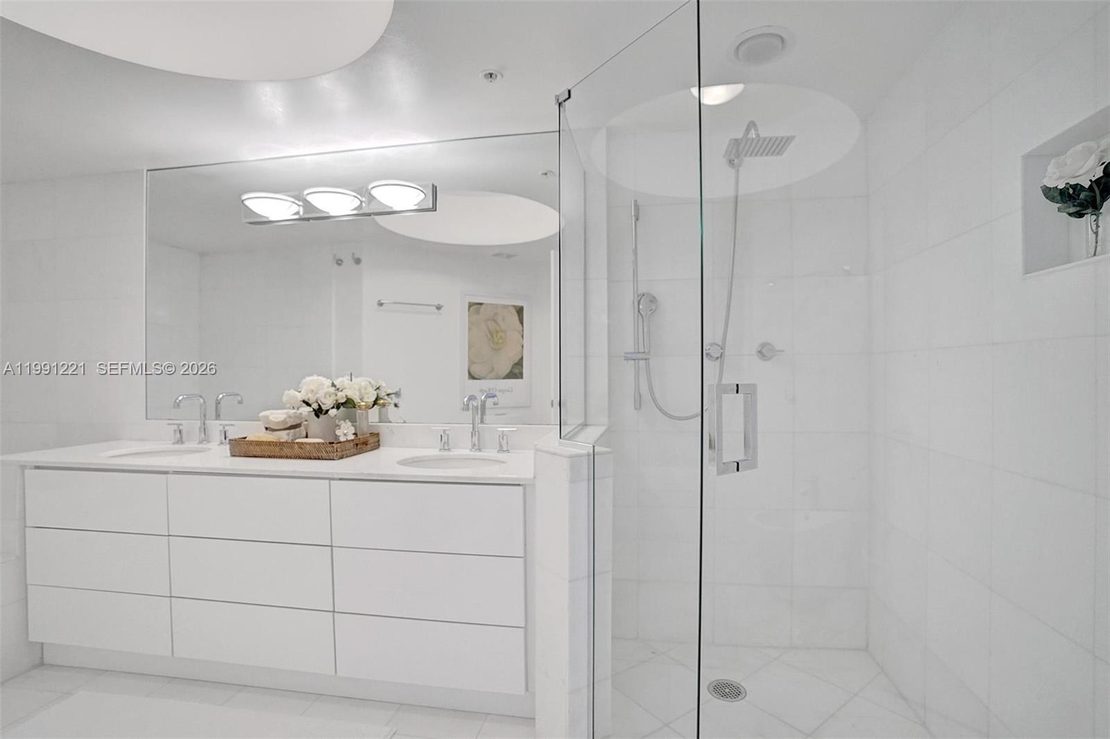 LA GORCE PALACE CONDO - Residential Lease