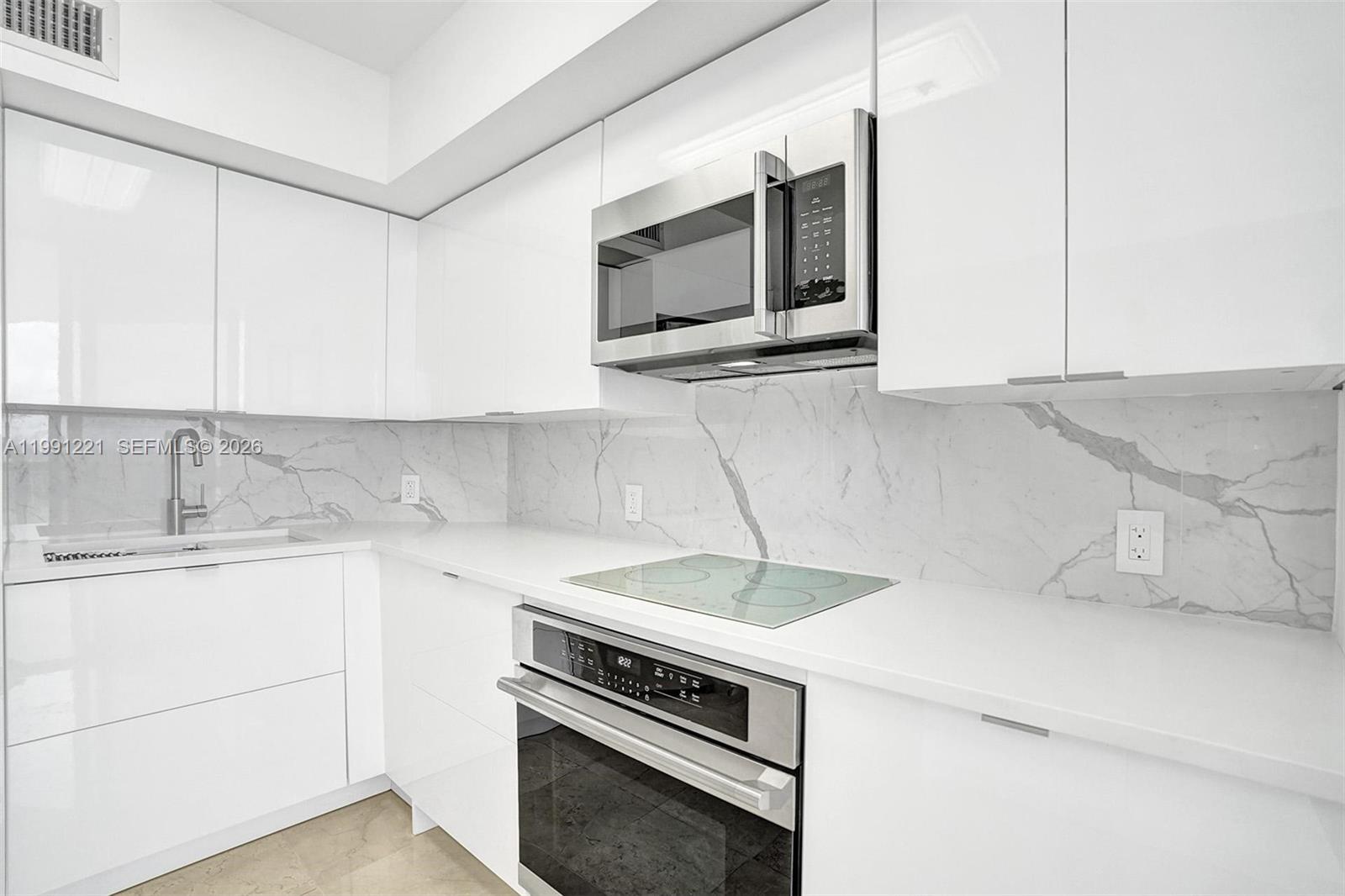 LA GORCE PALACE CONDO - Residential Lease