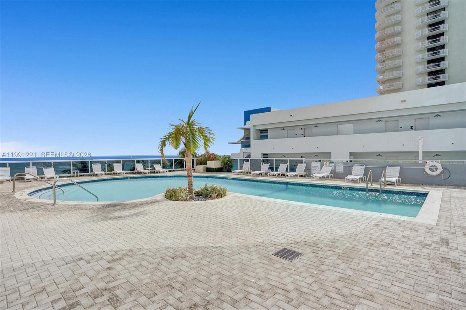 LA GORCE PALACE CONDO - Residential Lease