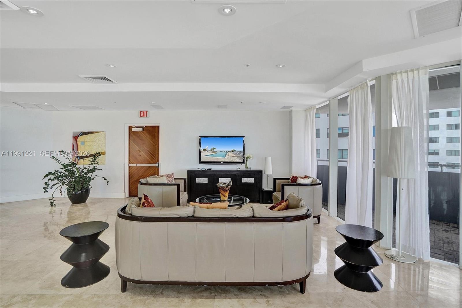 LA GORCE PALACE CONDO - Residential Lease