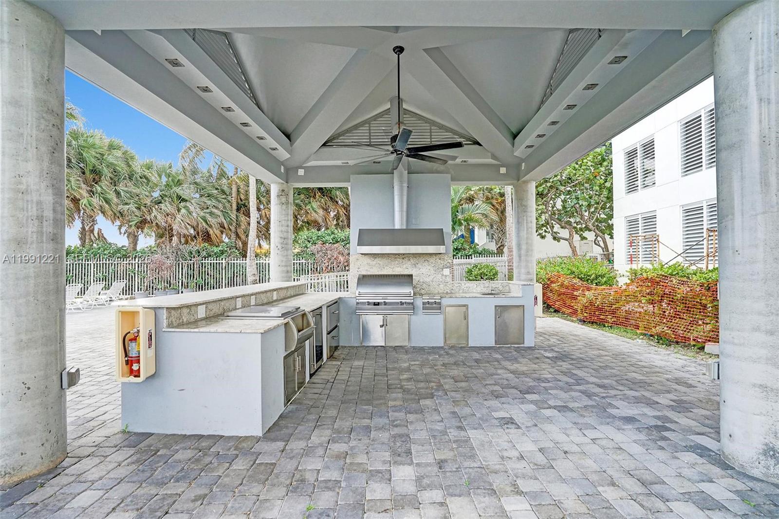 LA GORCE PALACE CONDO - Residential Lease