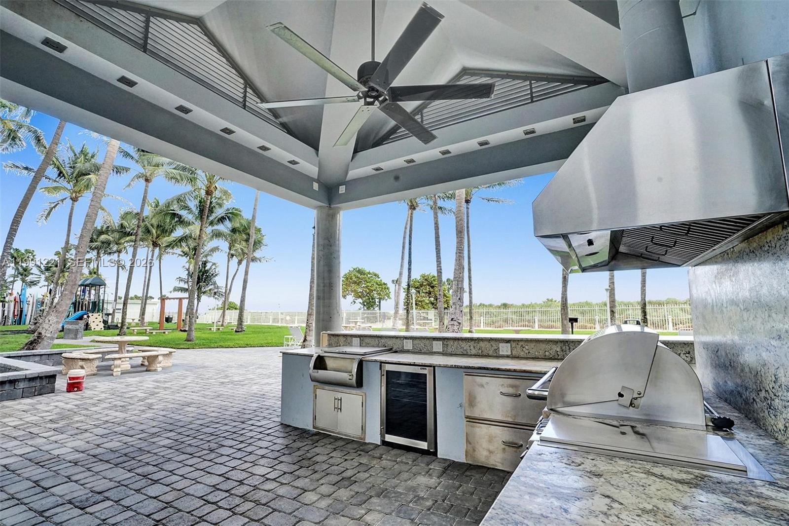 LA GORCE PALACE CONDO - Residential Lease