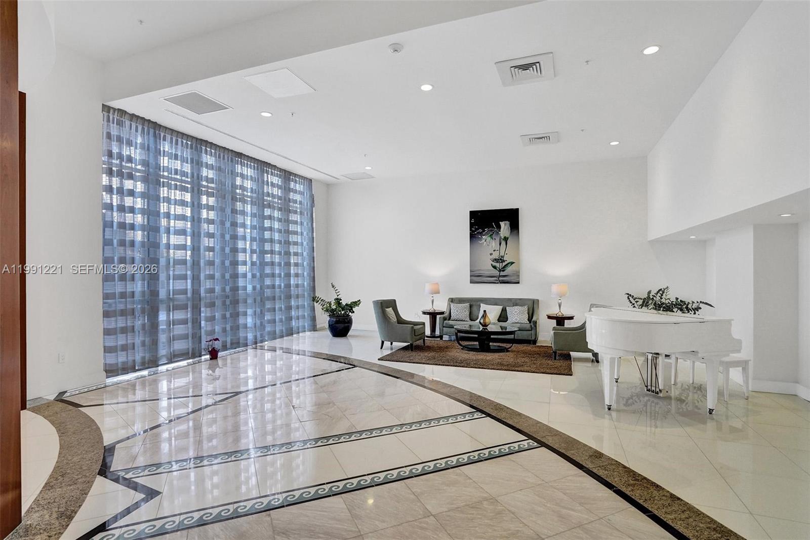 LA GORCE PALACE CONDO - Residential Lease