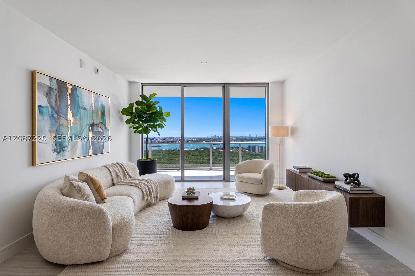 2411 Laguna Cir
