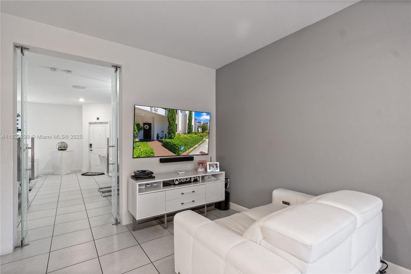 VIA VENTURA NEIGHBORHOOD - Residential