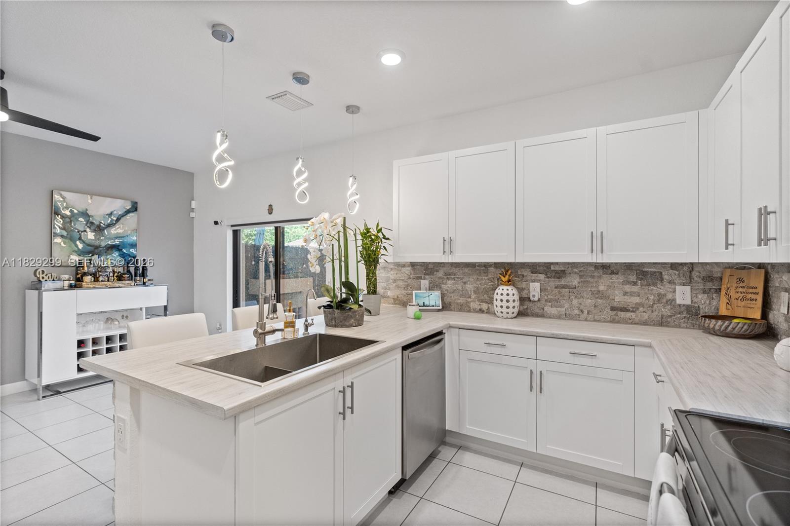 VIA VENTURA NEIGHBORHOOD - Residential