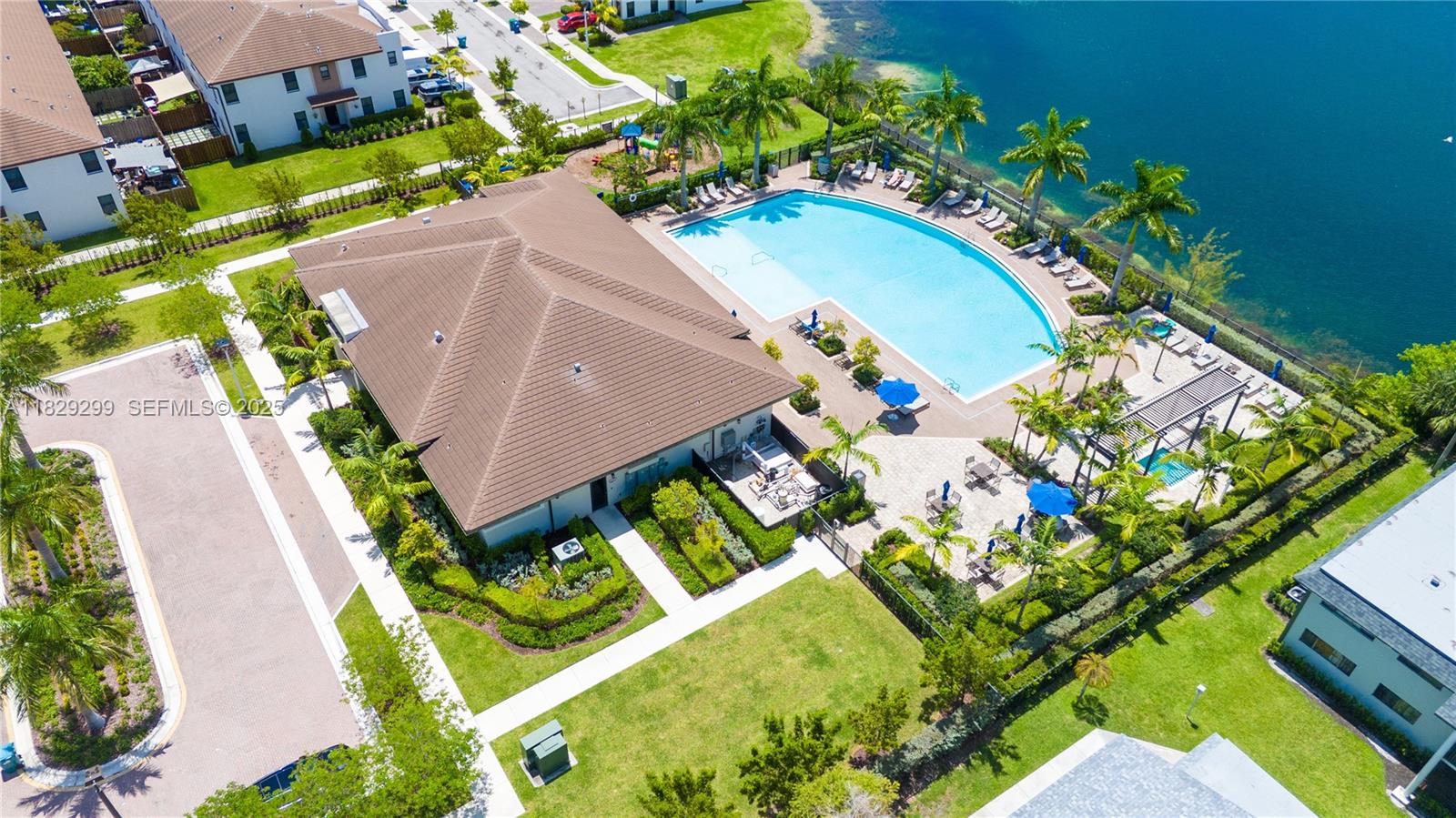 VIA VENTURA NEIGHBORHOOD - Residential