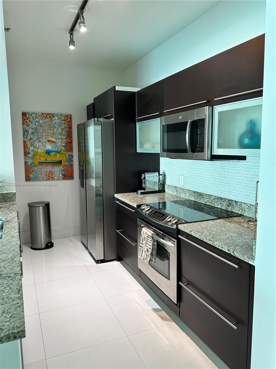 THE PLAZA - Residential Lease