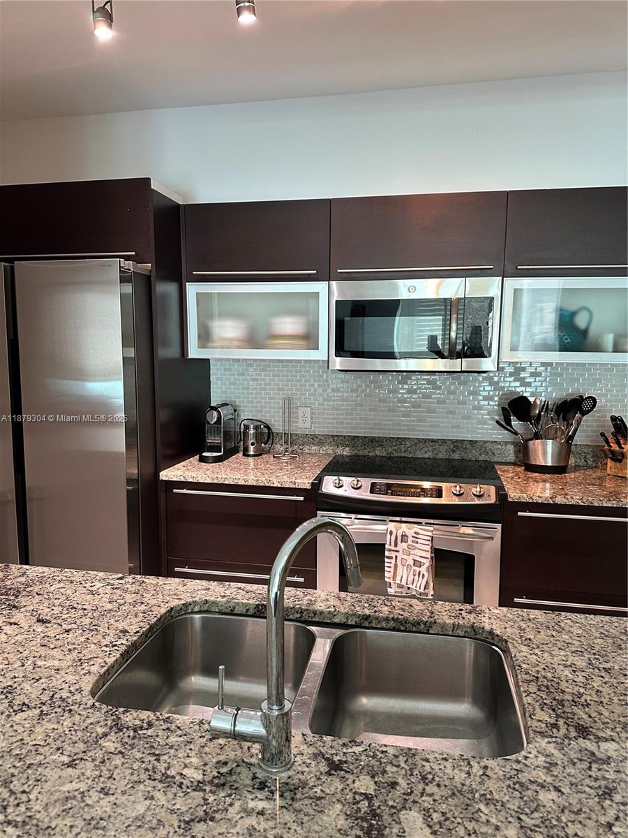 THE PLAZA - Residential Lease