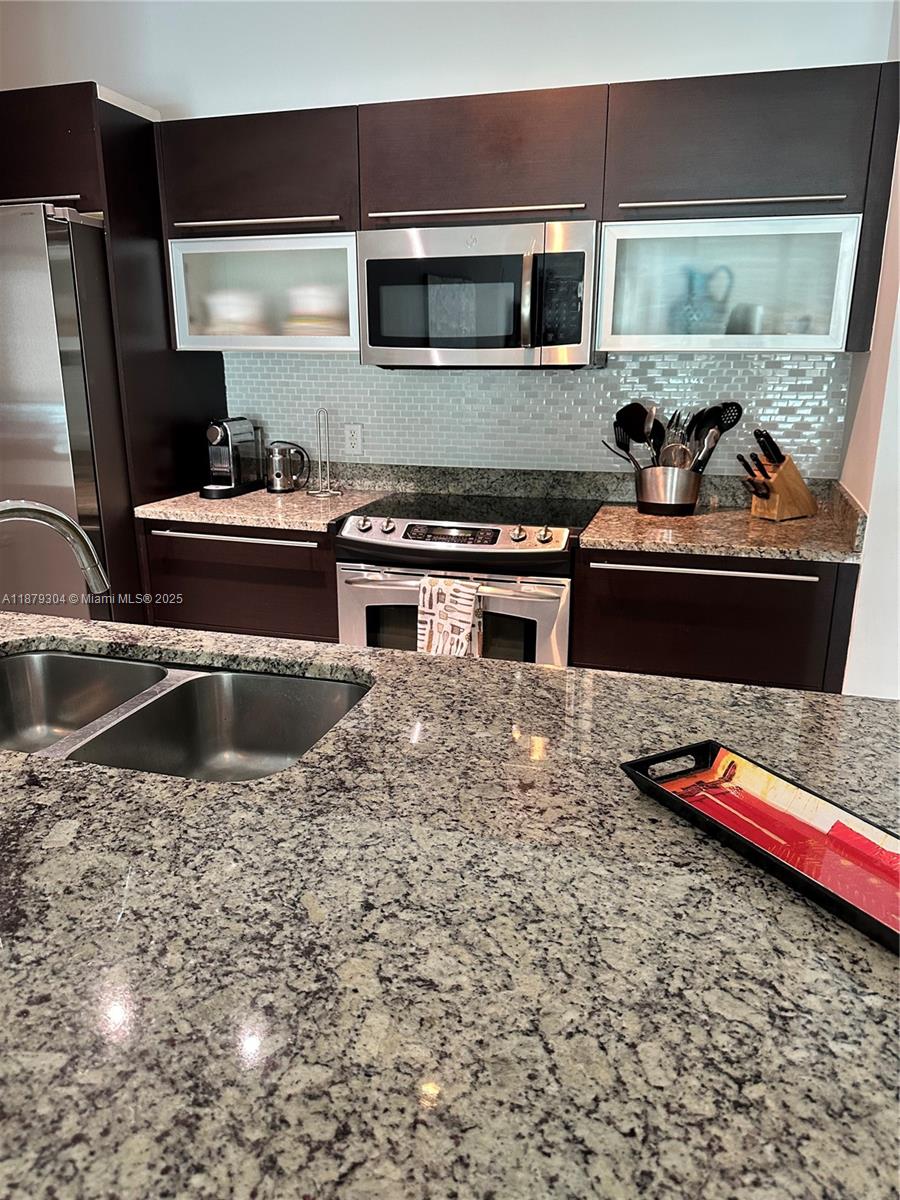 THE PLAZA - Residential Lease