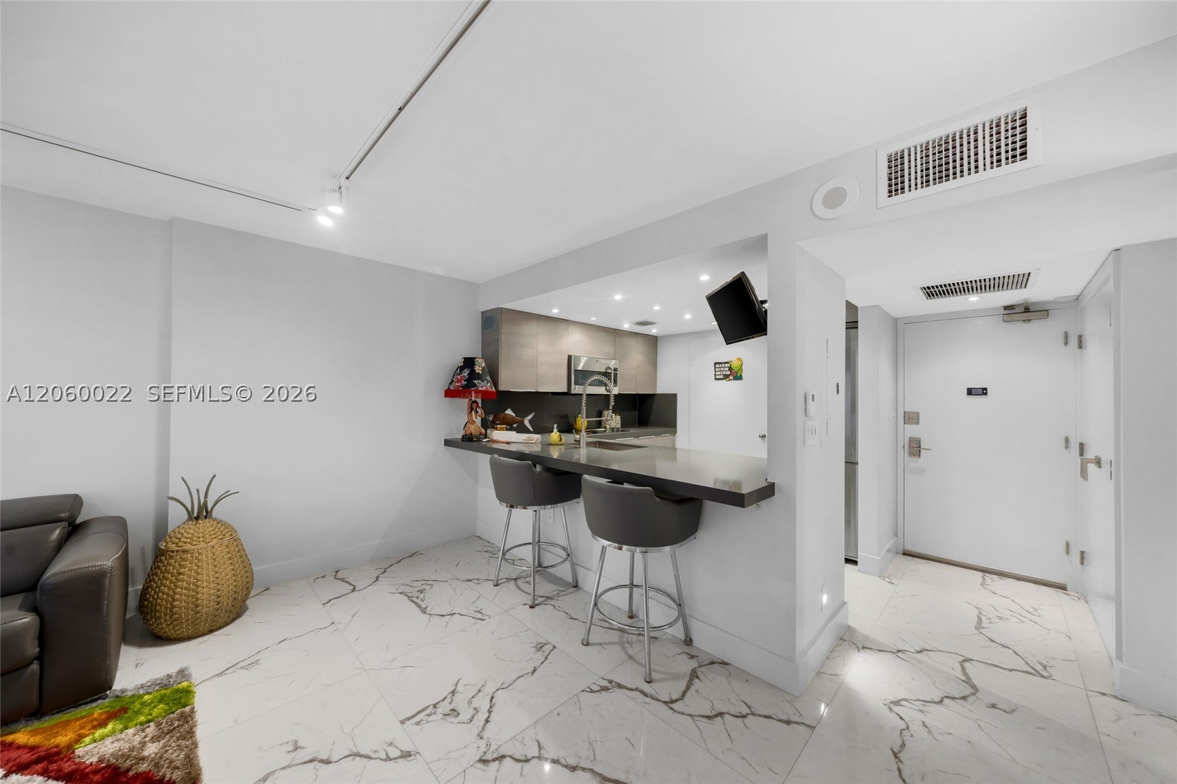 465 Ocean Dr 303