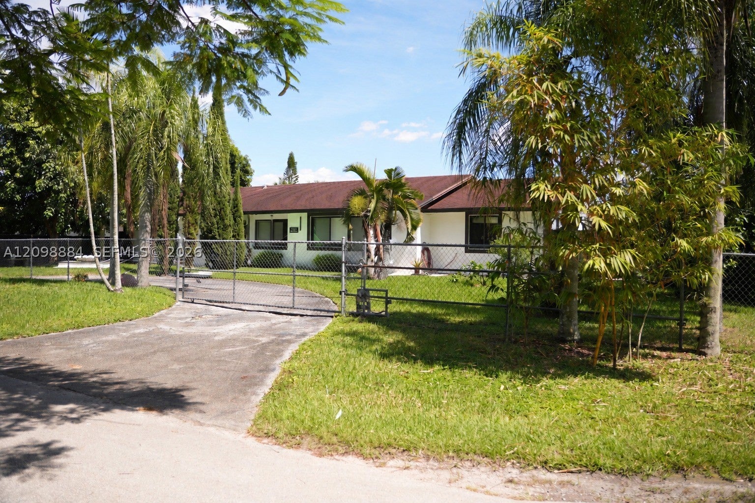 17475 SW 182nd Ave, Miami, FL, 33187/$849,000 1 17475 SW 182nd Ave