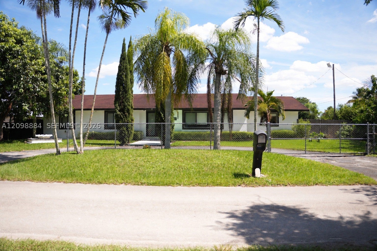 17475 SW 182nd Ave, Miami, FL, 33187/$849,000 2 17475 SW 182nd Ave