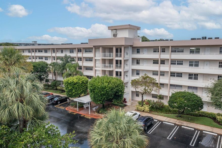 3 BEDROOM/ 2 BATHROOM Condo is in the heart of Palm Aire Country Club. New flooring, Golf course view from the balcony. Bright unit with lots of natural light throughout. WASHER AND DRYER IN UNIT! Elevator to building has secured entrance, only accessible by key fob. Wonderful amenities. Home is very close to the country club for golf, golf lessons, and casual dining. As per association, minimum credit score needed is 650 First Month's Rent and only 1 Security Deposit