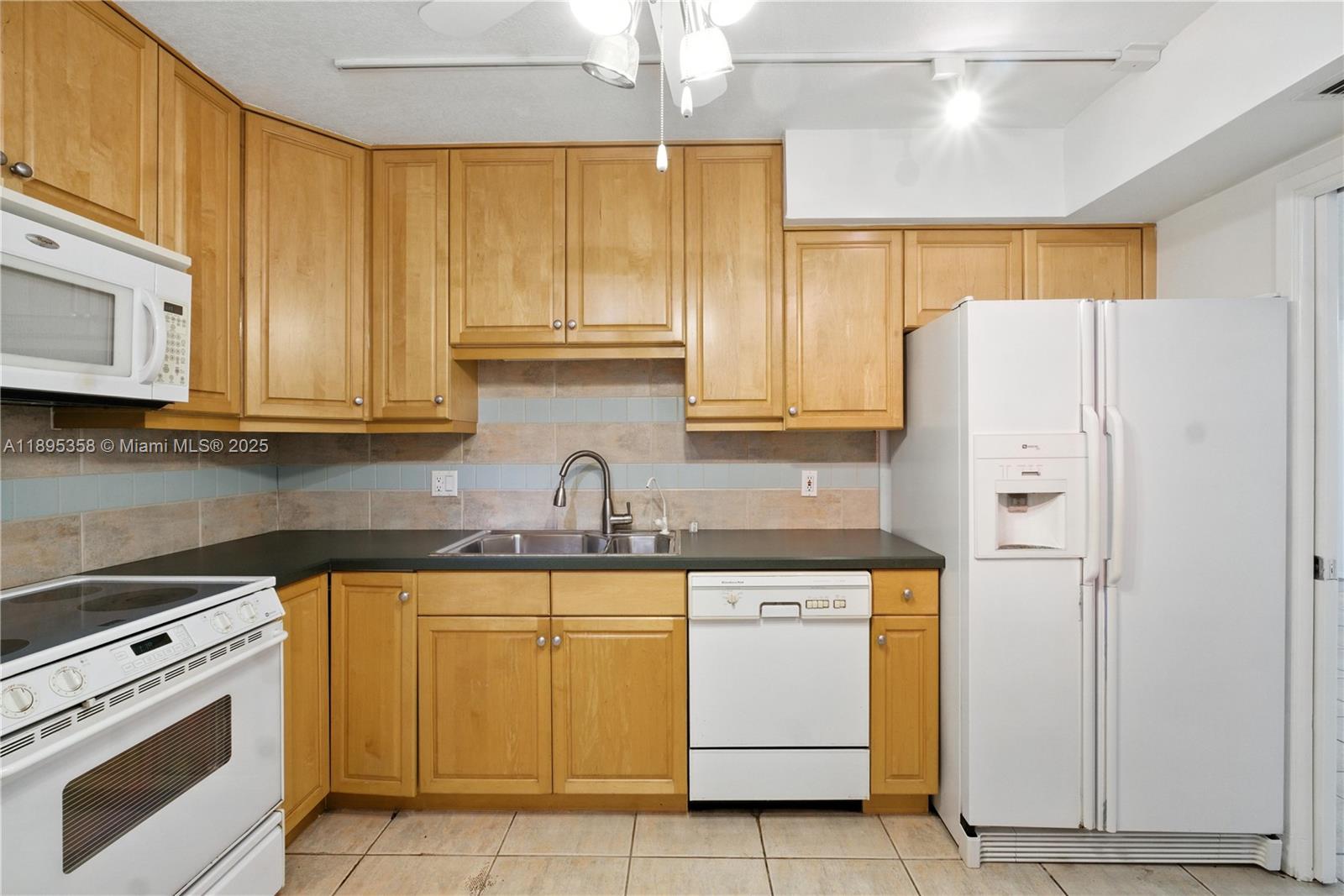 PALM AIRE - Residential Lease