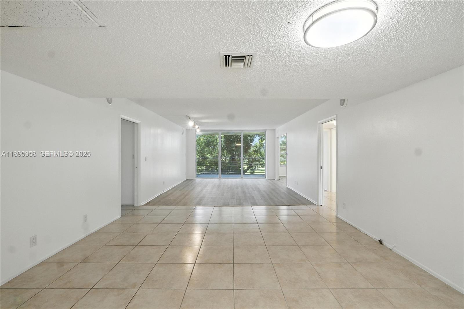 3850 Oaks Clubhouse Dr 307