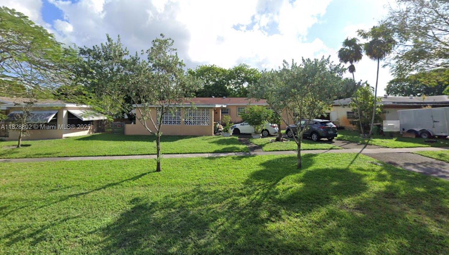Lovely 3/2 in a HIGHLY DESIRED, family-friendly neighborhood. Centrally located in North Miami, just minutes to Aventura Mall and Miami Beach. Close to Biscayne with shopping and dining moments away. This home is perfect for a 1st time home buyer or a family looking to upgrade their neighborhood. The spacious backyard is fenced for privacy and features many fruit trees.
The home needs some updates and TLC - we are looking for the right buyer who sees its potential!
