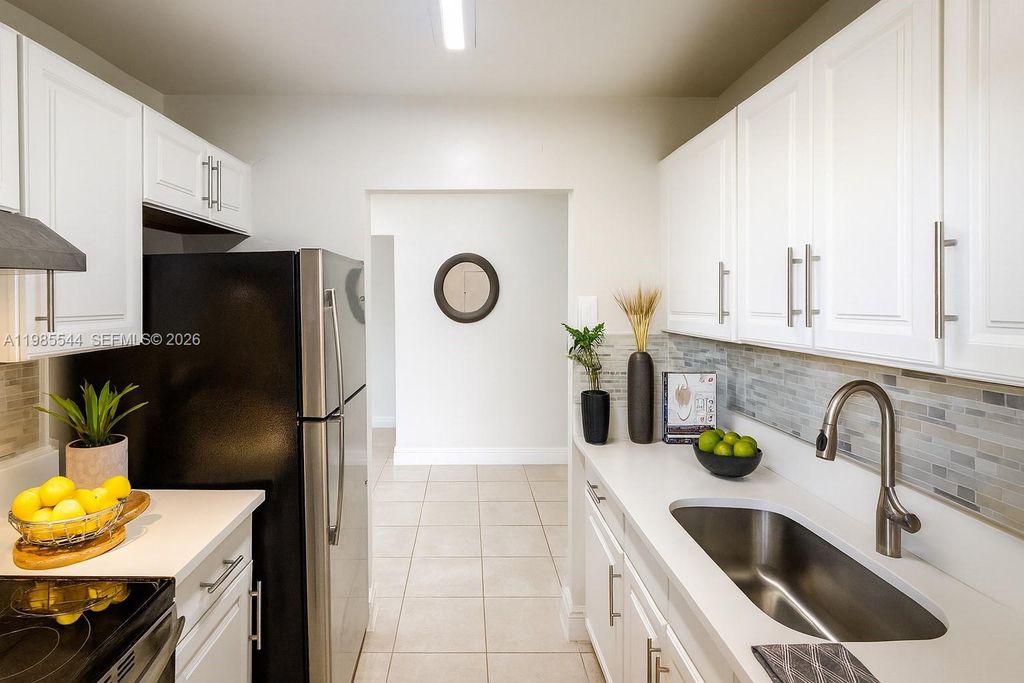 Photo of 400 NE 1st St #105, Hallandale Beach, FL 33009 (MLS # A11985544)