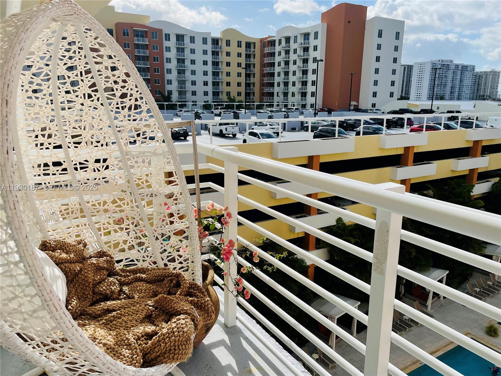 VENTURE AT AVENTURA WEST - Residential