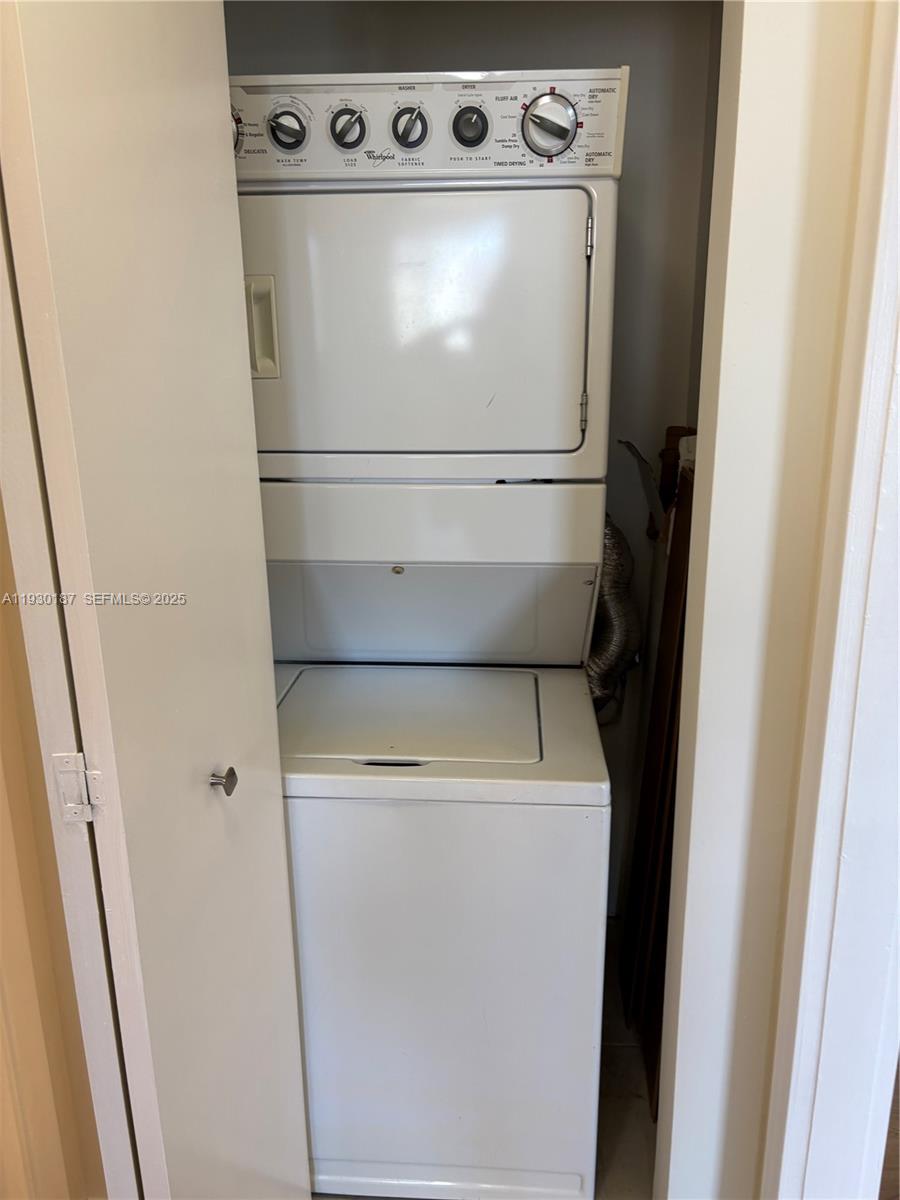 VENTURE AT AVENTURA WEST - Residential