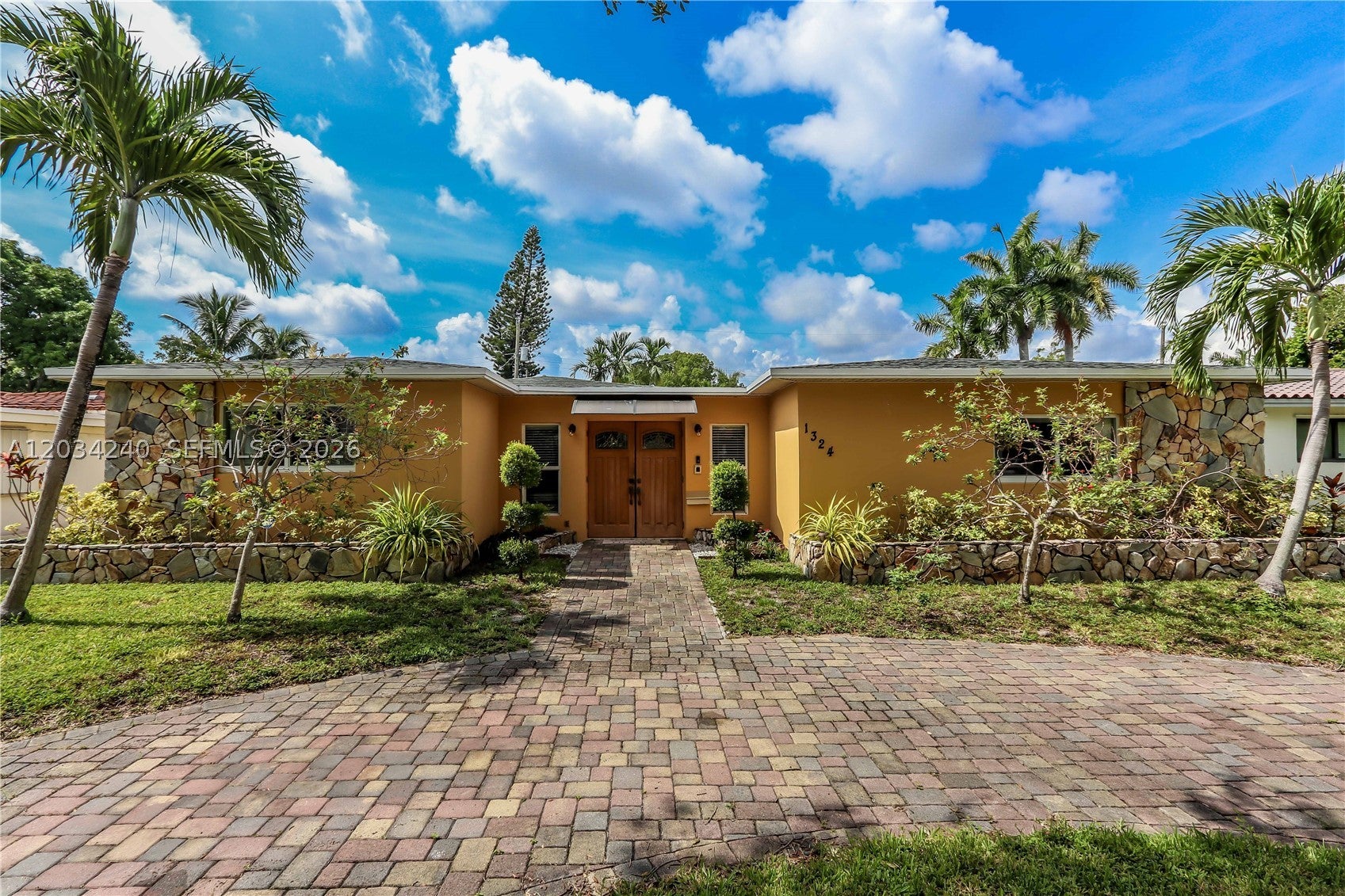 1324 Washington St, Hollywood, FL, 33019, USA, 3 Bedrooms Bedrooms, ,3 BathroomsBathrooms,Residential,Active,1324 Washington St,A12034240
