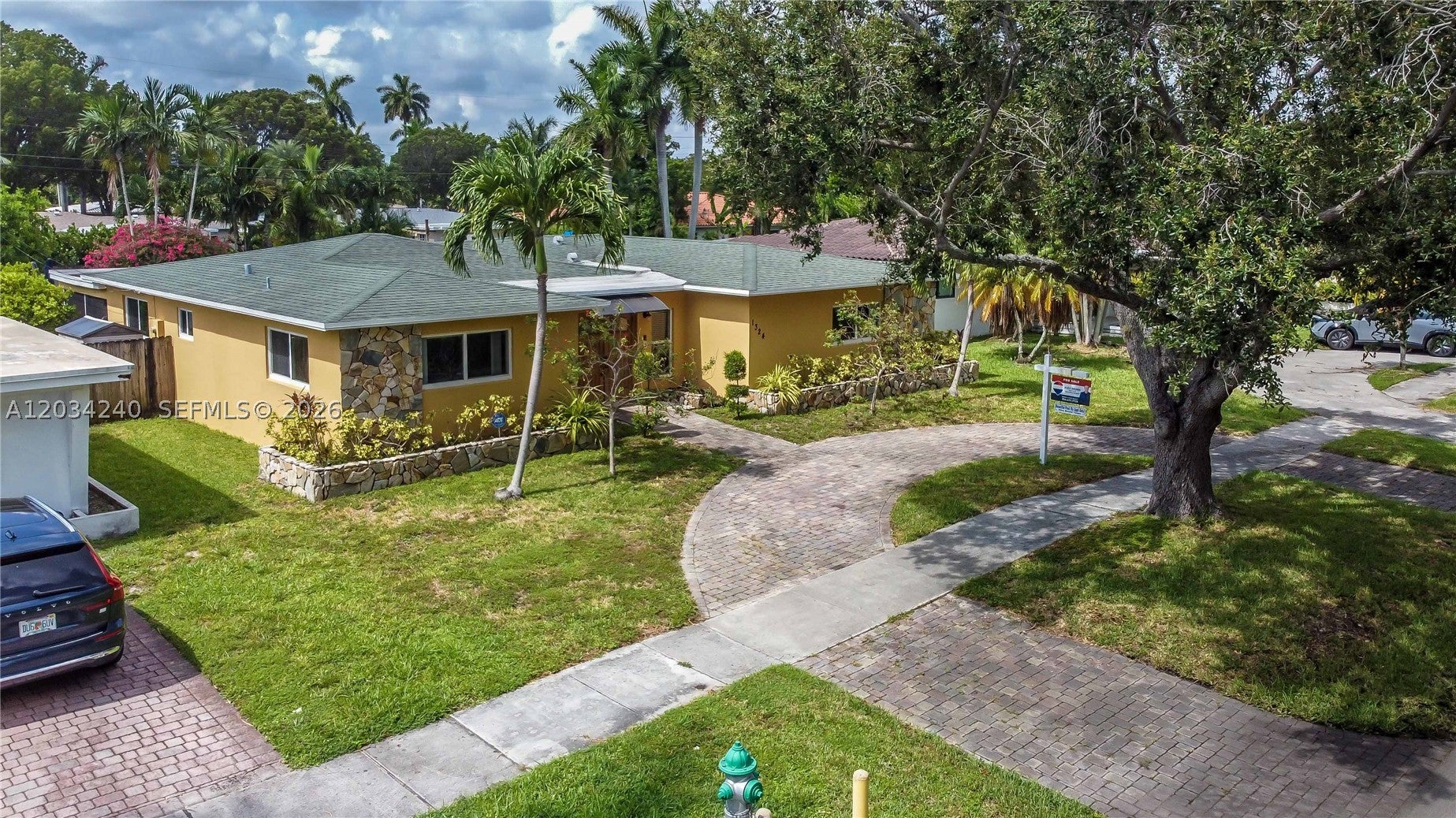 1324 Washington St, Hollywood, FL, 33019, USA, 3 Bedrooms Bedrooms, ,3 BathroomsBathrooms,Residential,Active,1324 Washington St,A12034240