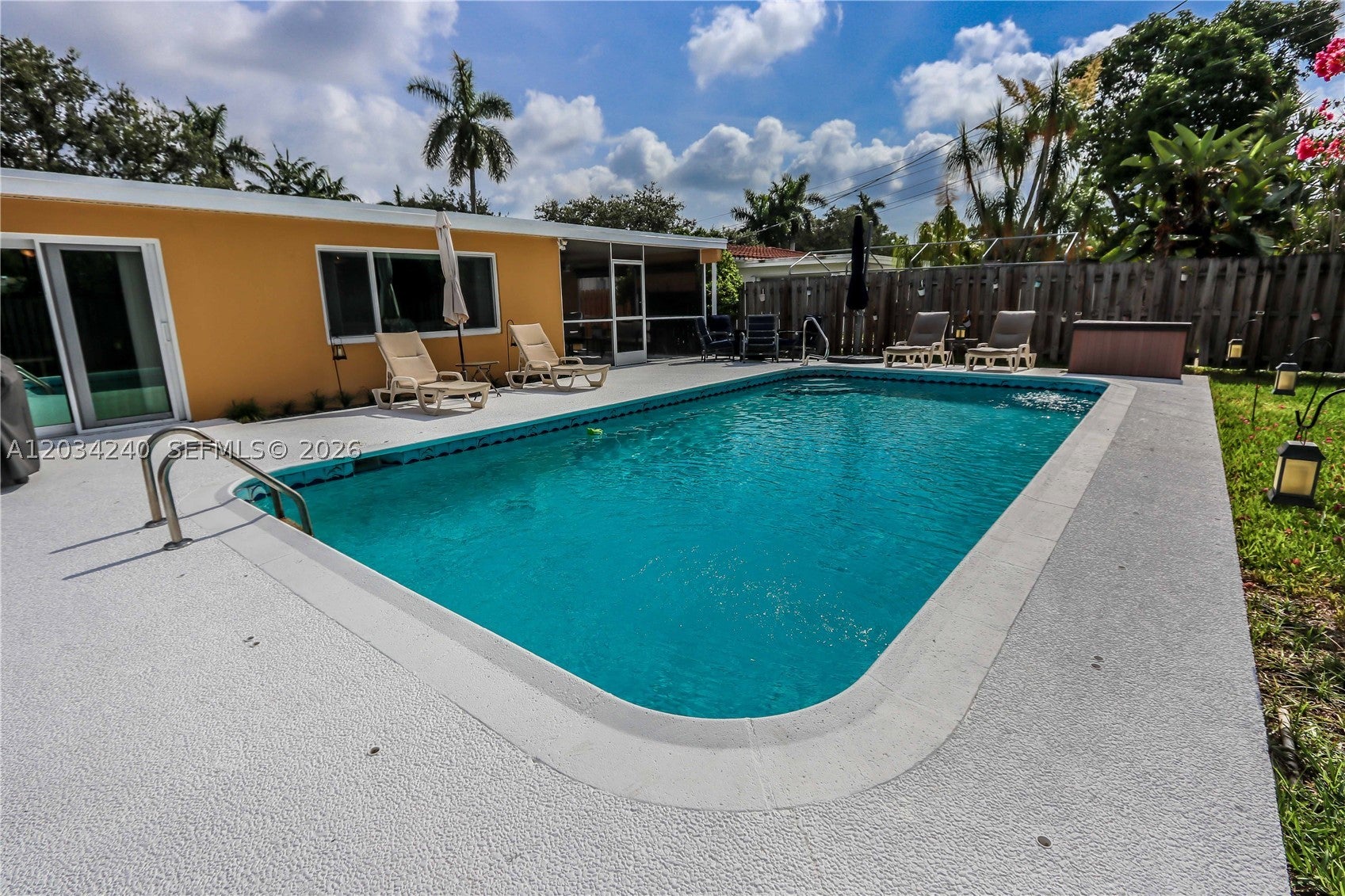 1324 Washington St, Hollywood, FL, 33019, USA, 3 Bedrooms Bedrooms, ,3 BathroomsBathrooms,Residential,Active,1324 Washington St,A12034240