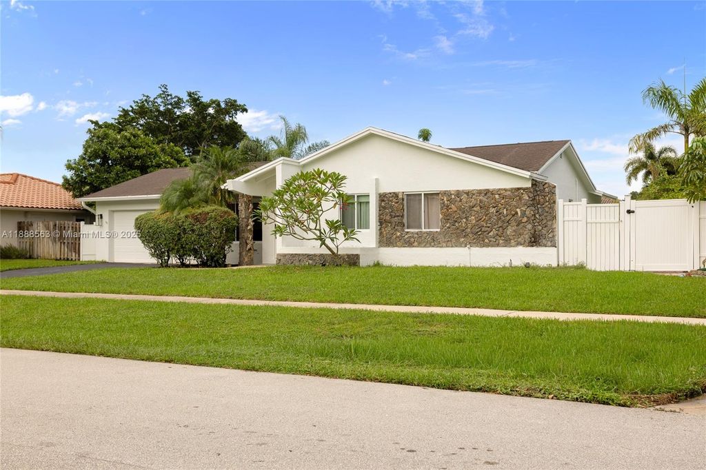 Photo of 20847 Sugarloaf Ln, Boca Raton, FL 33428 (MLS # A11888563)