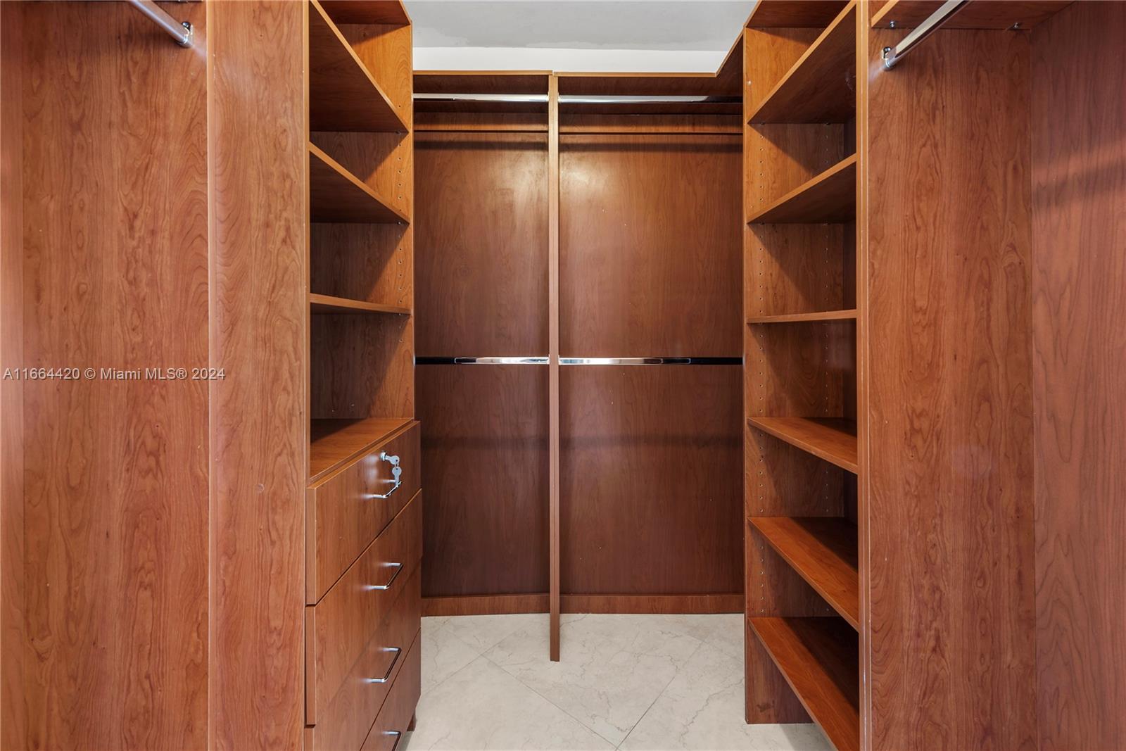 MAISON GRANDE CONDO - Residential