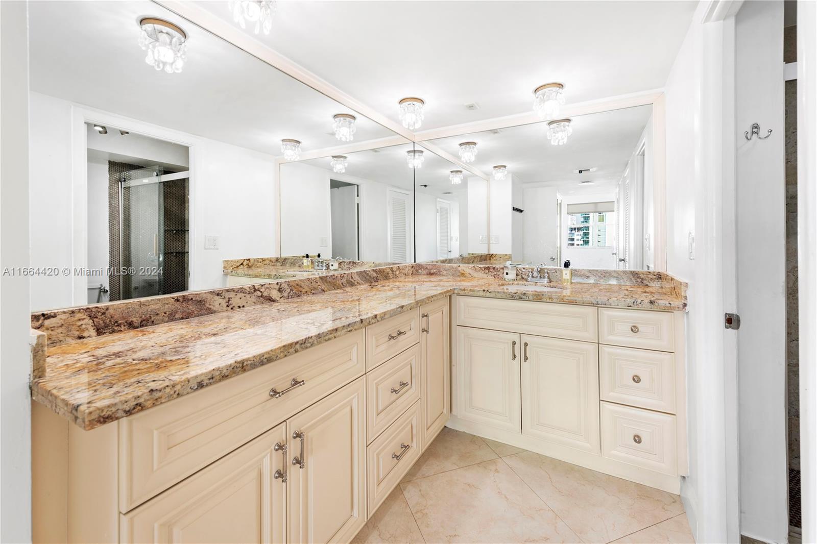 MAISON GRANDE CONDO - Residential