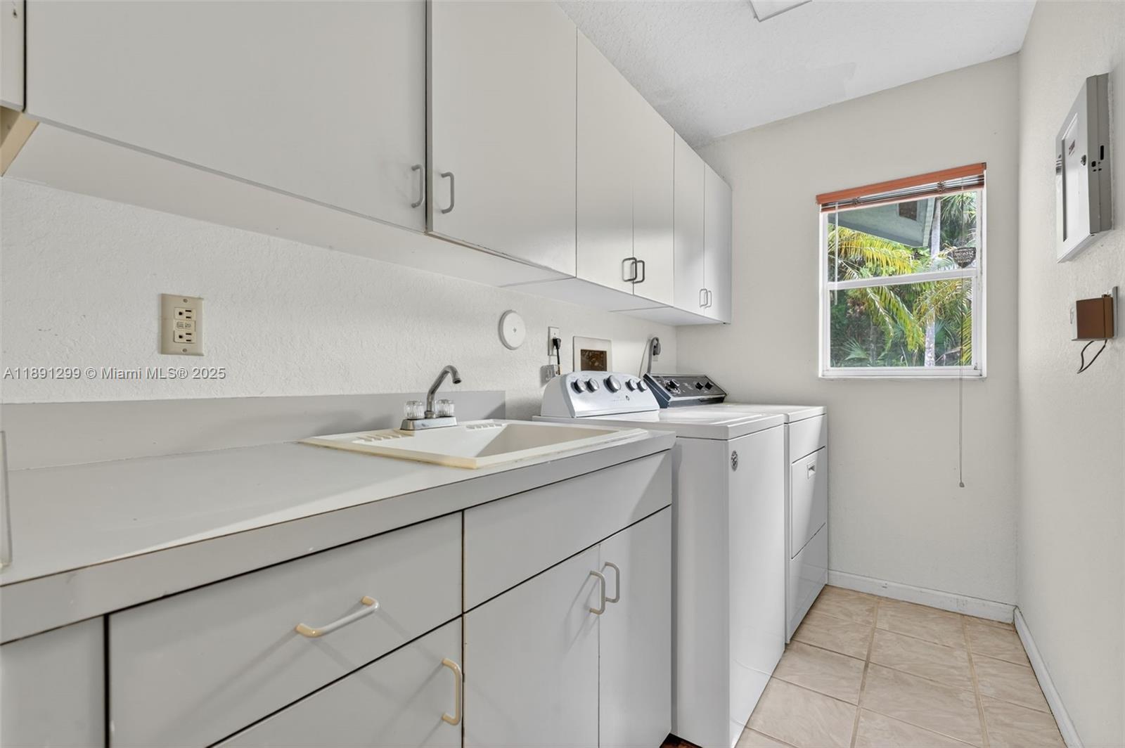 WOODSIDE VILLAGE SEC ONE - Residential