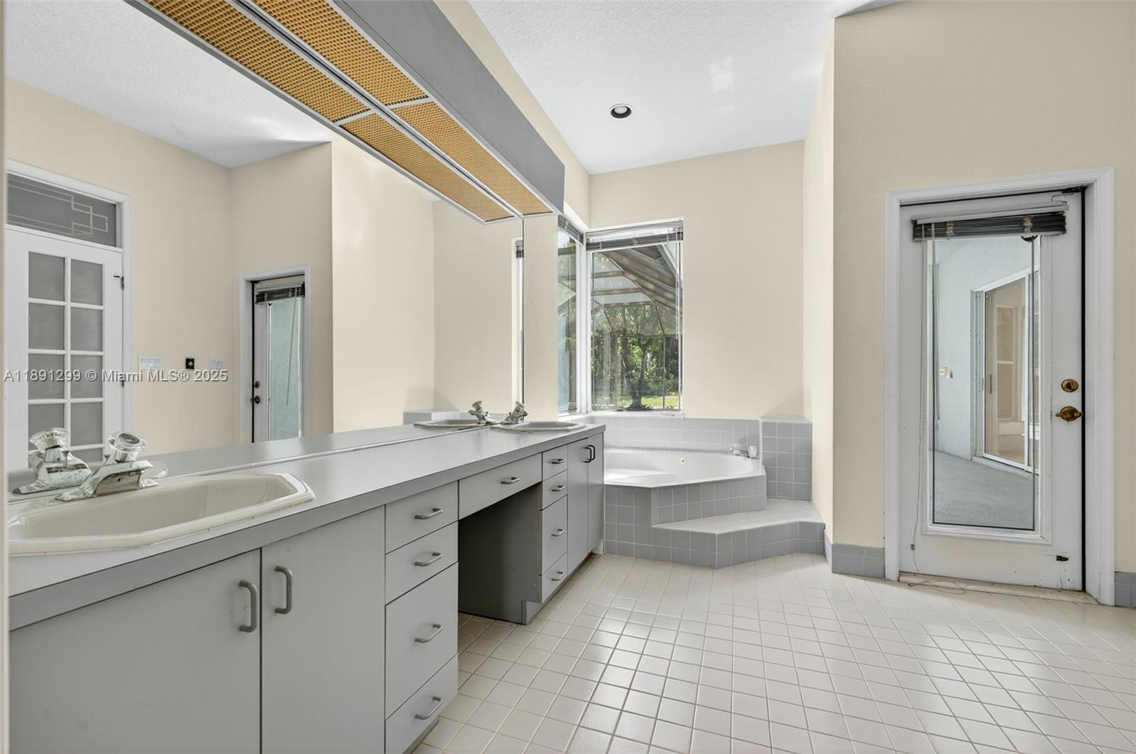 WOODSIDE VILLAGE SEC ONE - Residential