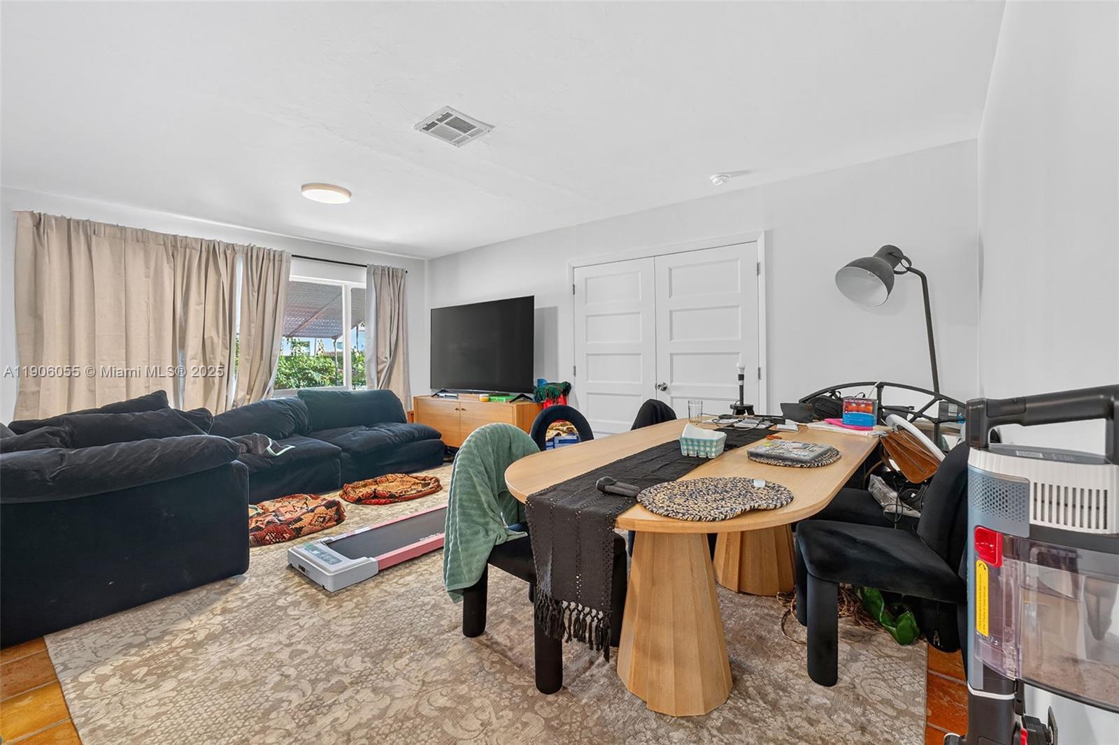 LAKE RIDGE - Residential Income