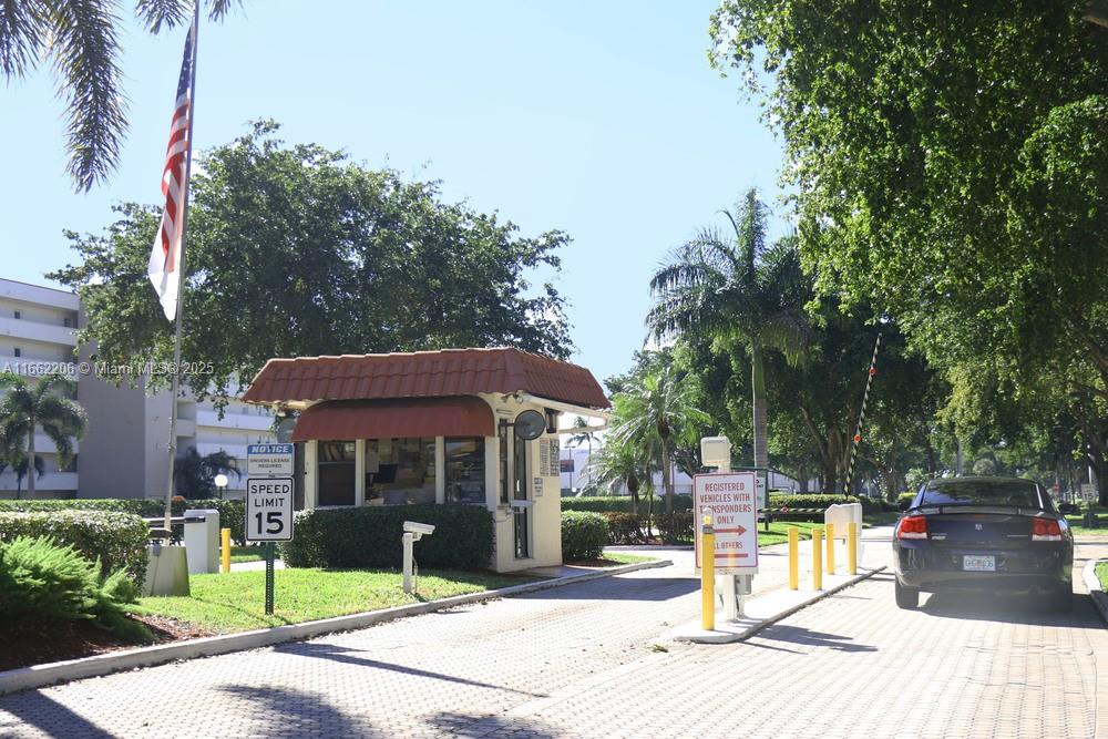 HOLLYBROOK GOLF AND - Residential