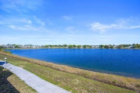 SUMMER LAKE - Residential