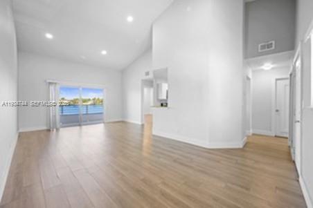 SUMMER LAKE - Residential