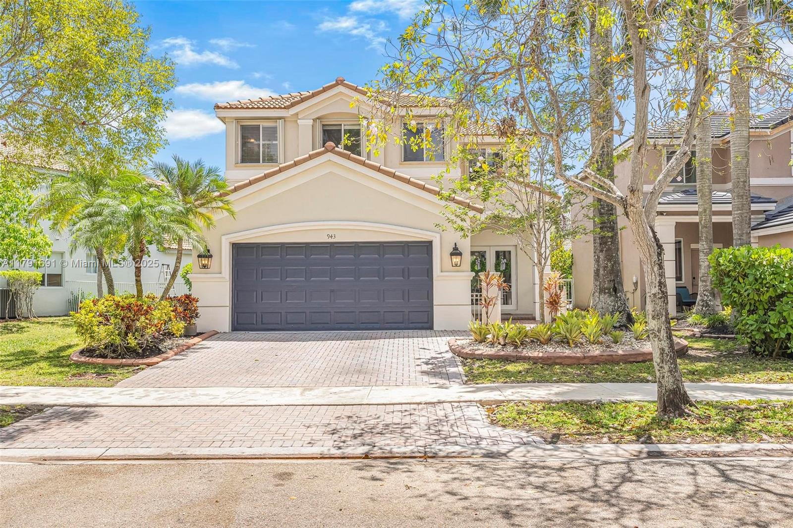 943 Golden Cane Dr, Weston, Broward County, Florida - 4 Bedrooms  
4 Bathrooms - 
