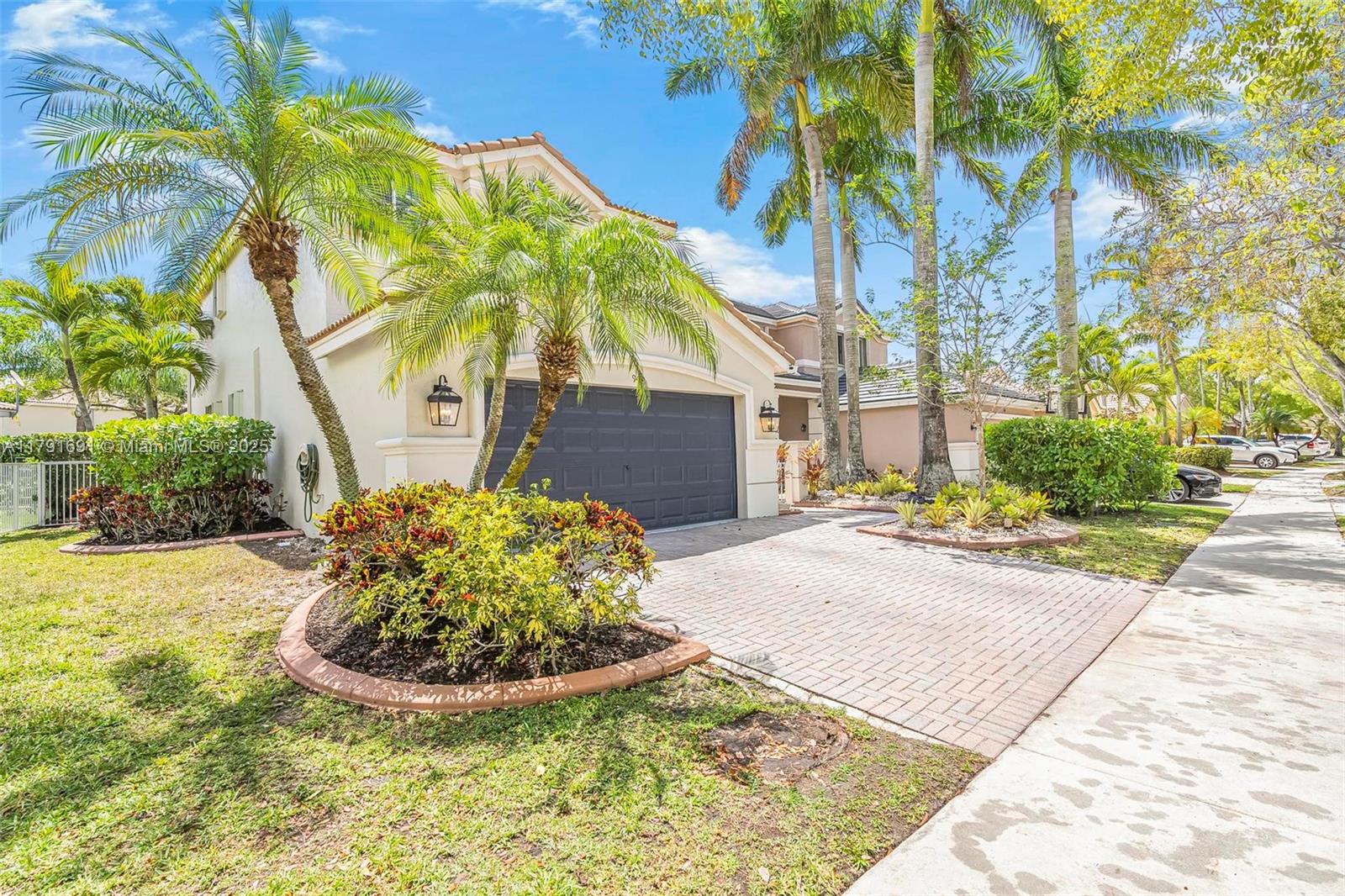 943 Golden Cane Dr