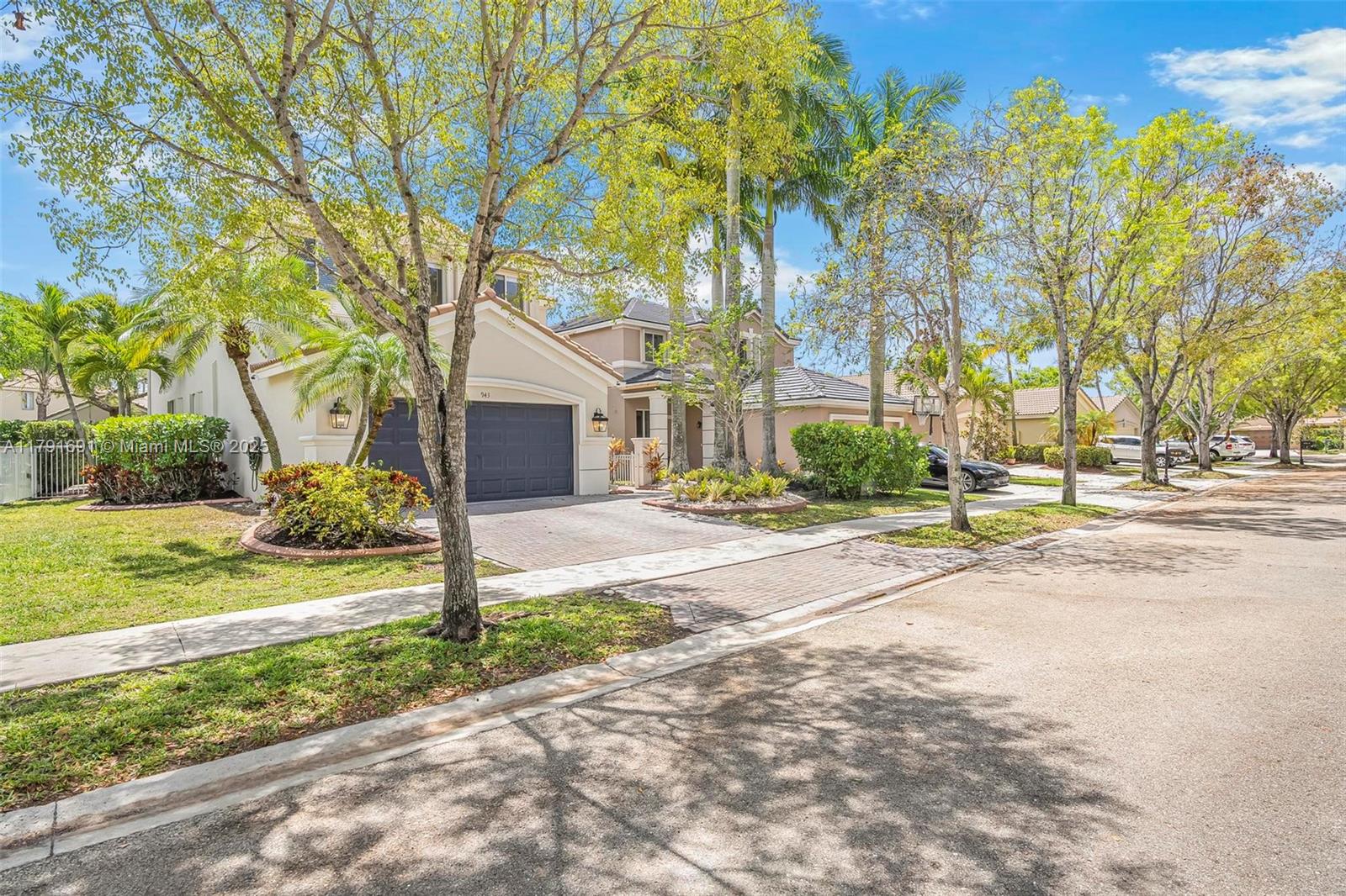 943 Golden Cane Dr