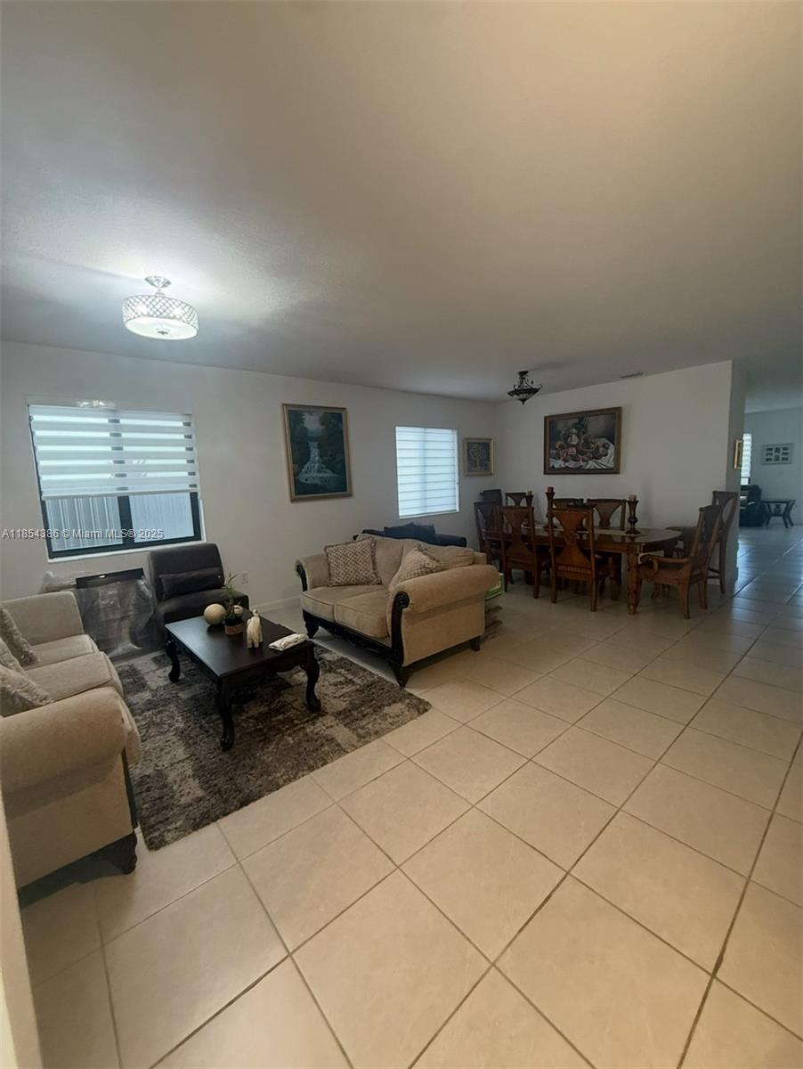 SILVER PALMS MIDTOWN - Residential